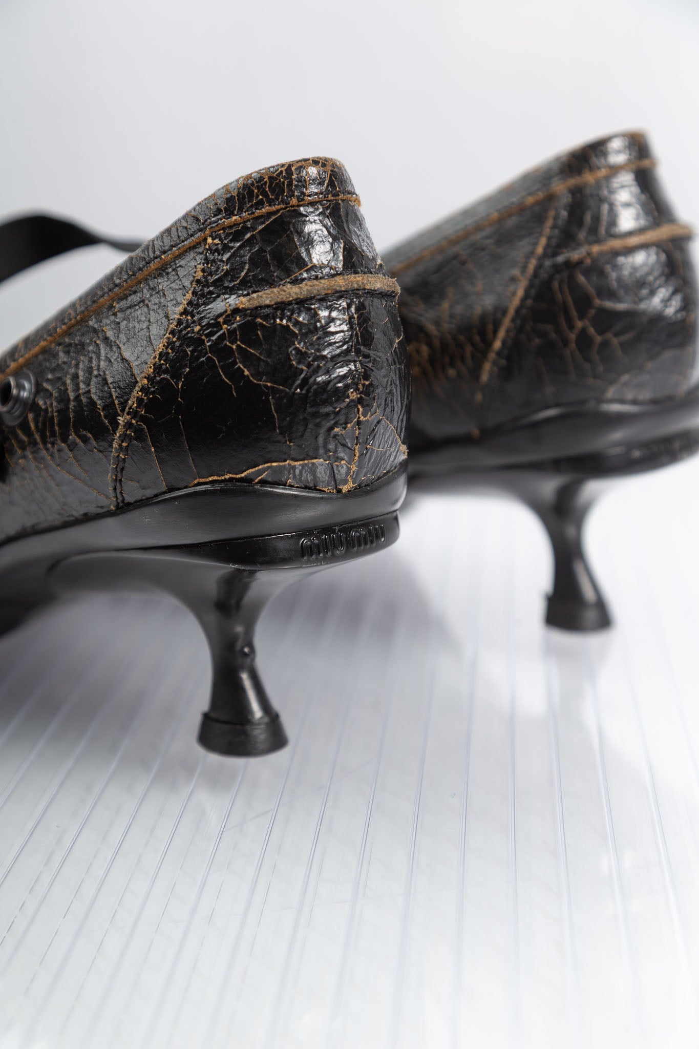 MIU MIU FW 2001 CRACKED LEATHER POINTY BOOTS