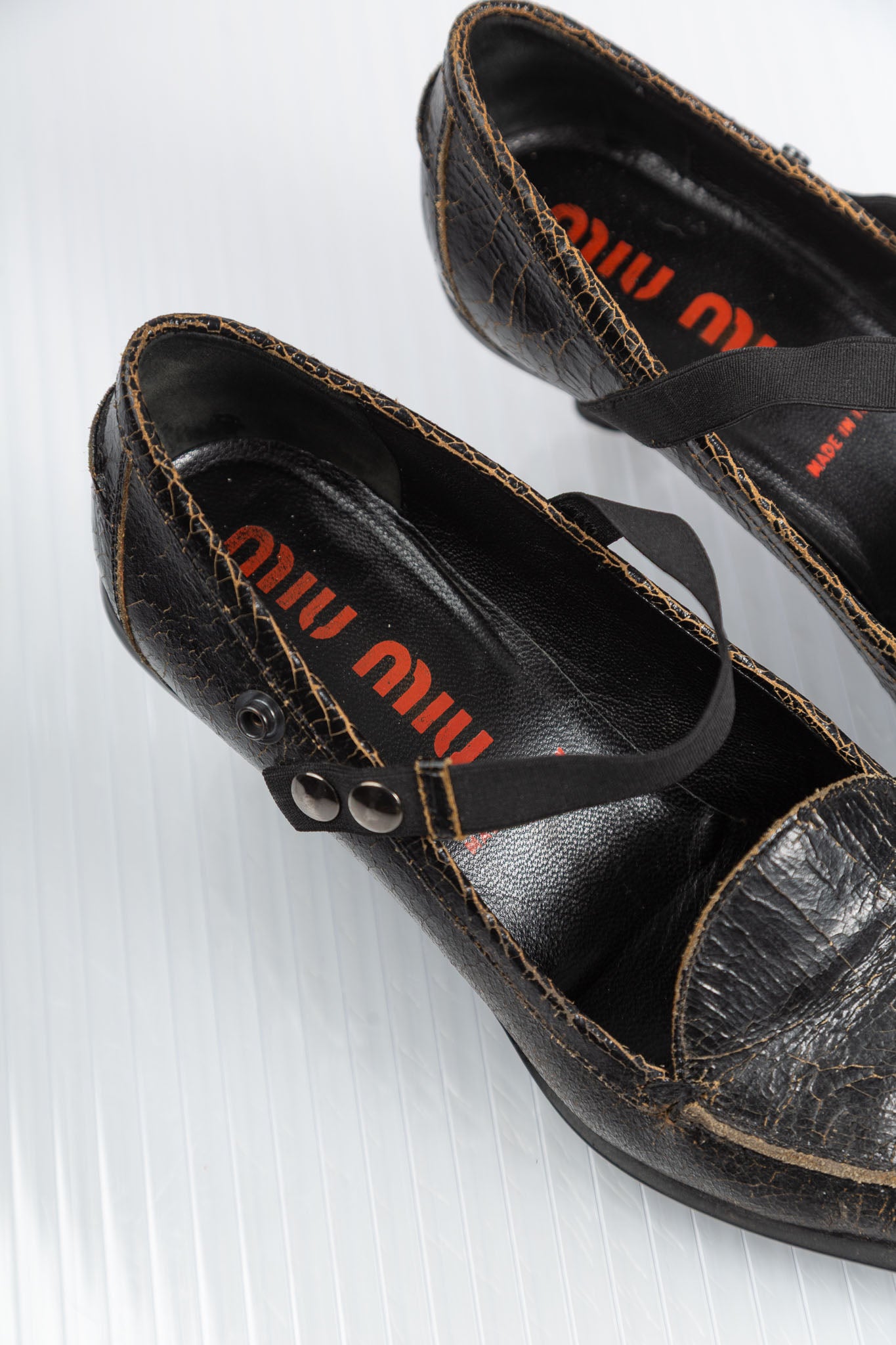 MIU MIU FW 2001 CRACKED LEATHER POINTY BOOTS