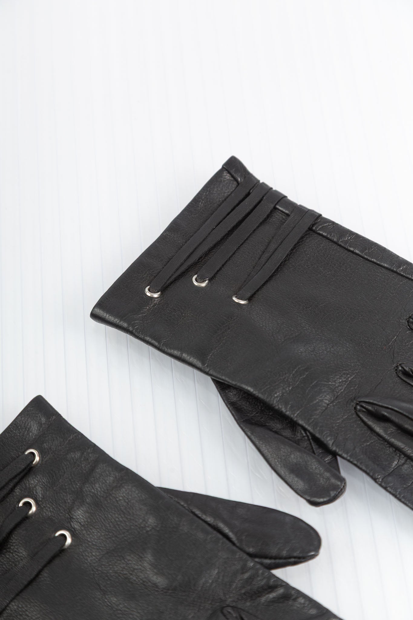 LEATHER LACED GLOVES
