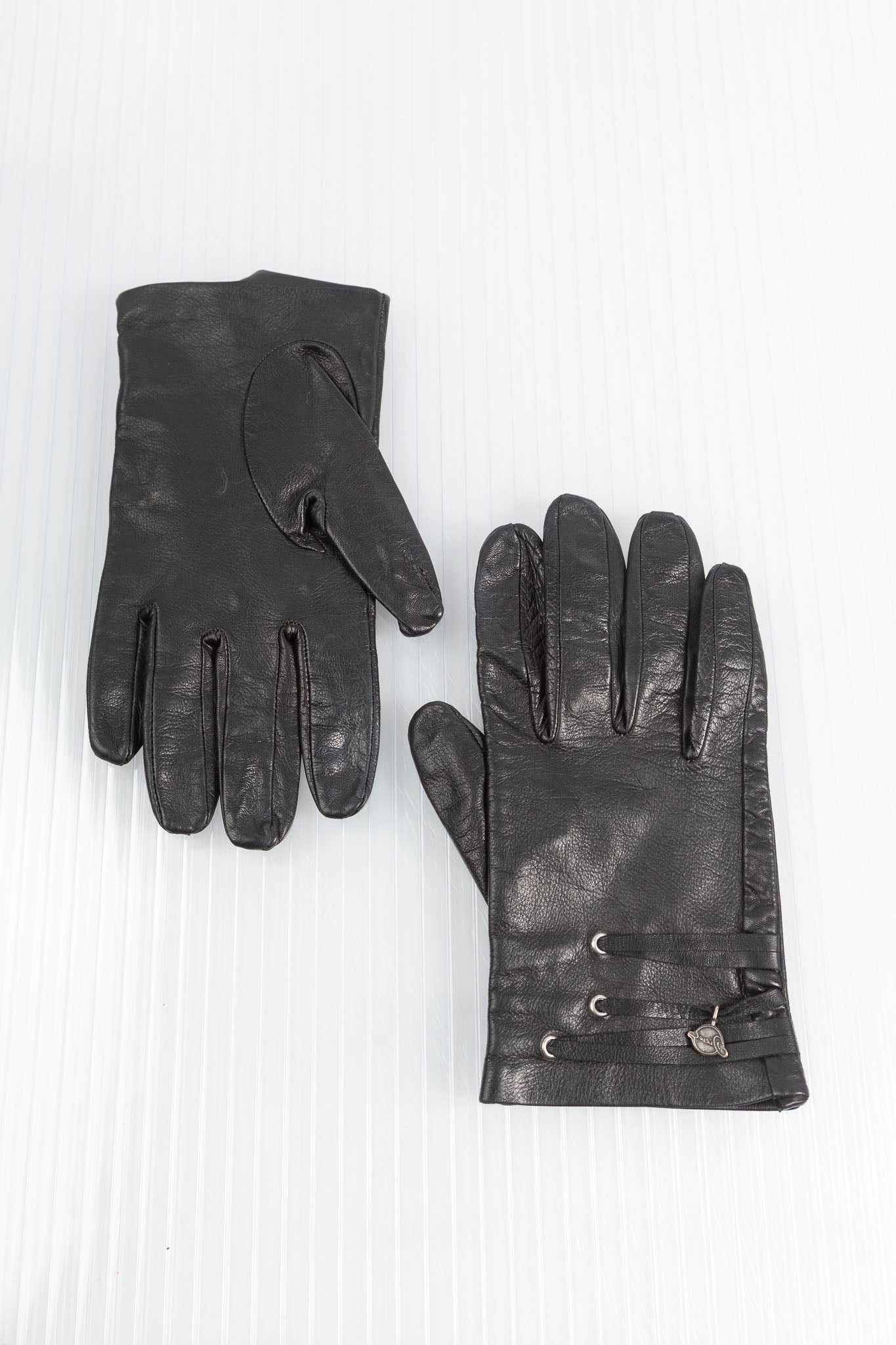 LEATHER LACED GLOVES