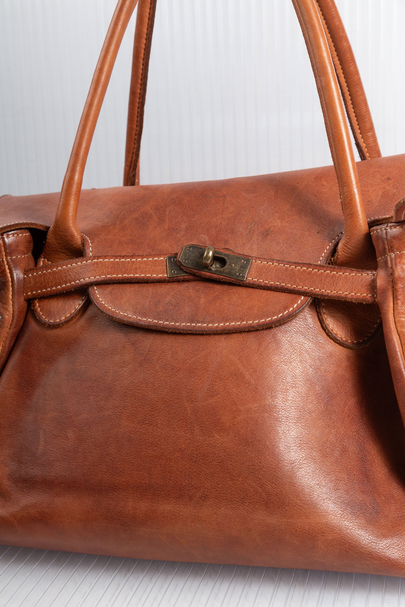 BROWN LEATHER FIRKIN TRAVEL BAG