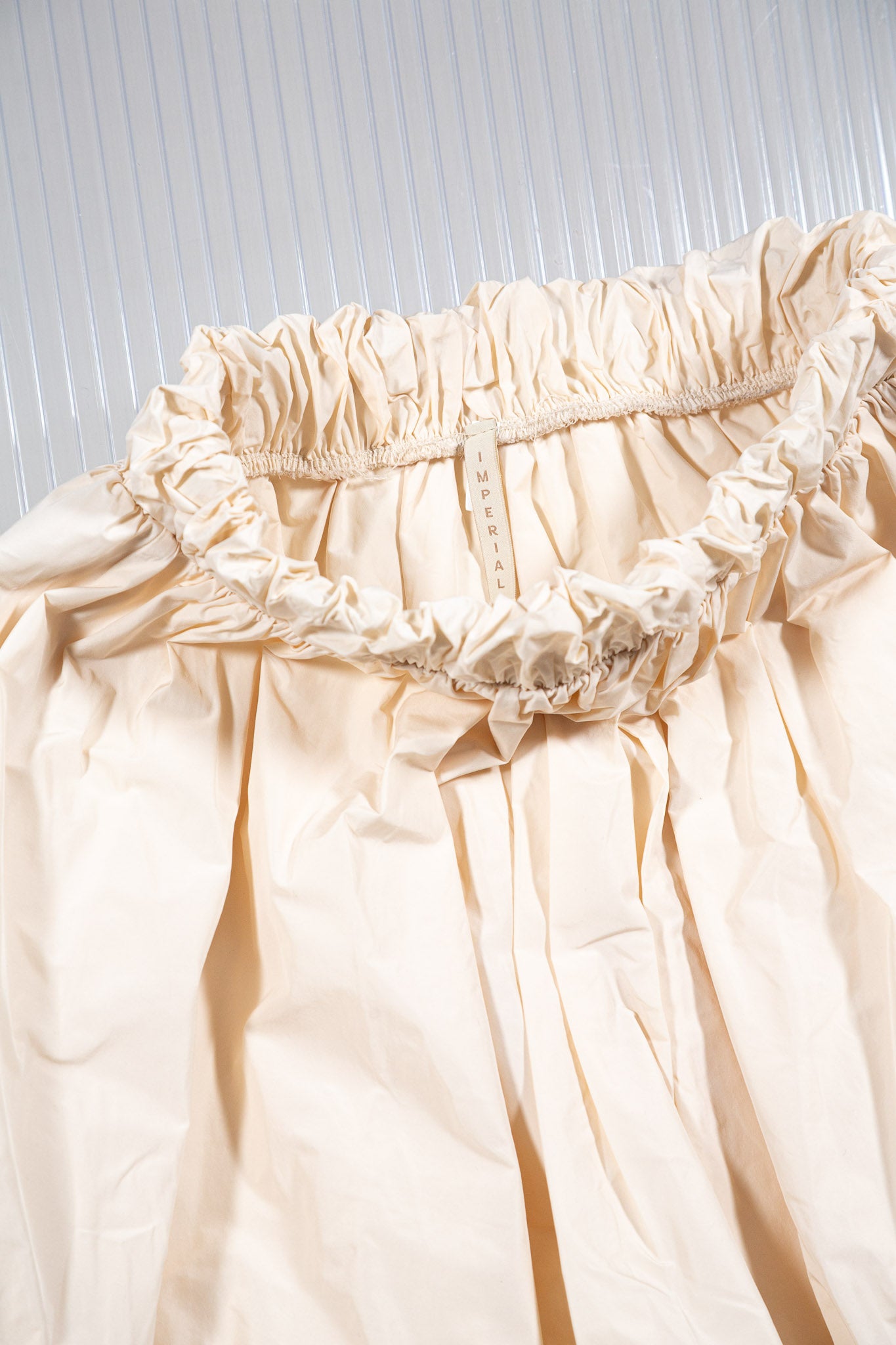 VOLUMINOUS BUBBLED CRERAM MINI SKIRT