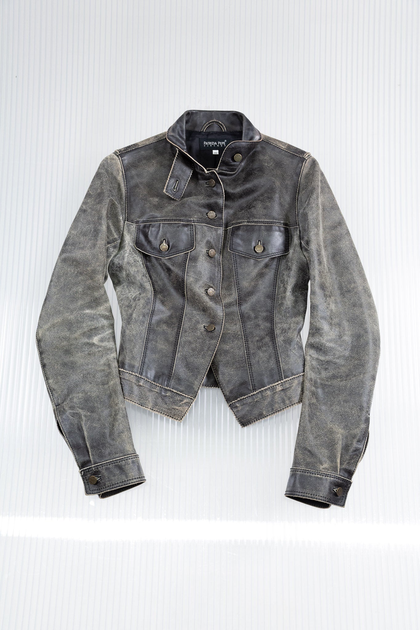 DISTRESSED LEATHER CROPPED JACKET