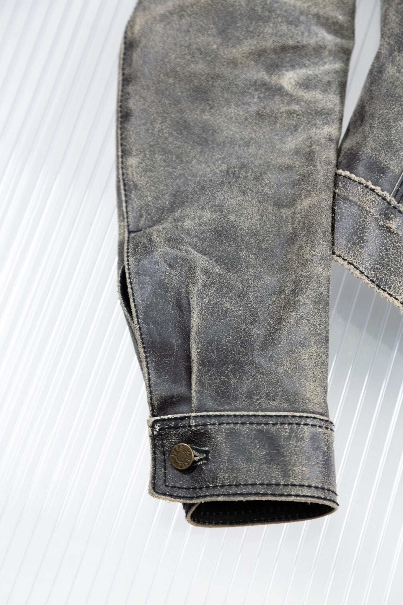 DISTRESSED LEATHER CROPPED JACKET