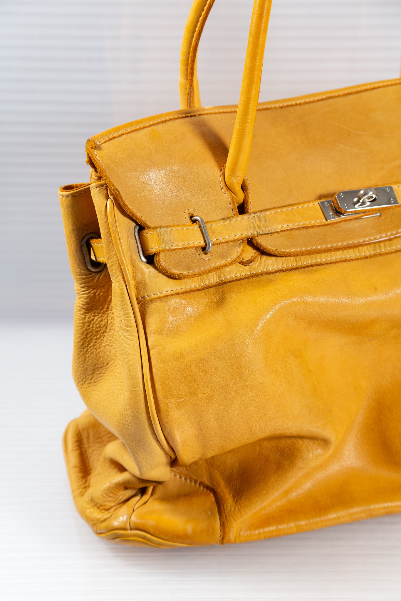 WASHED MUSTRAD FIRKIN LEATHER BAG