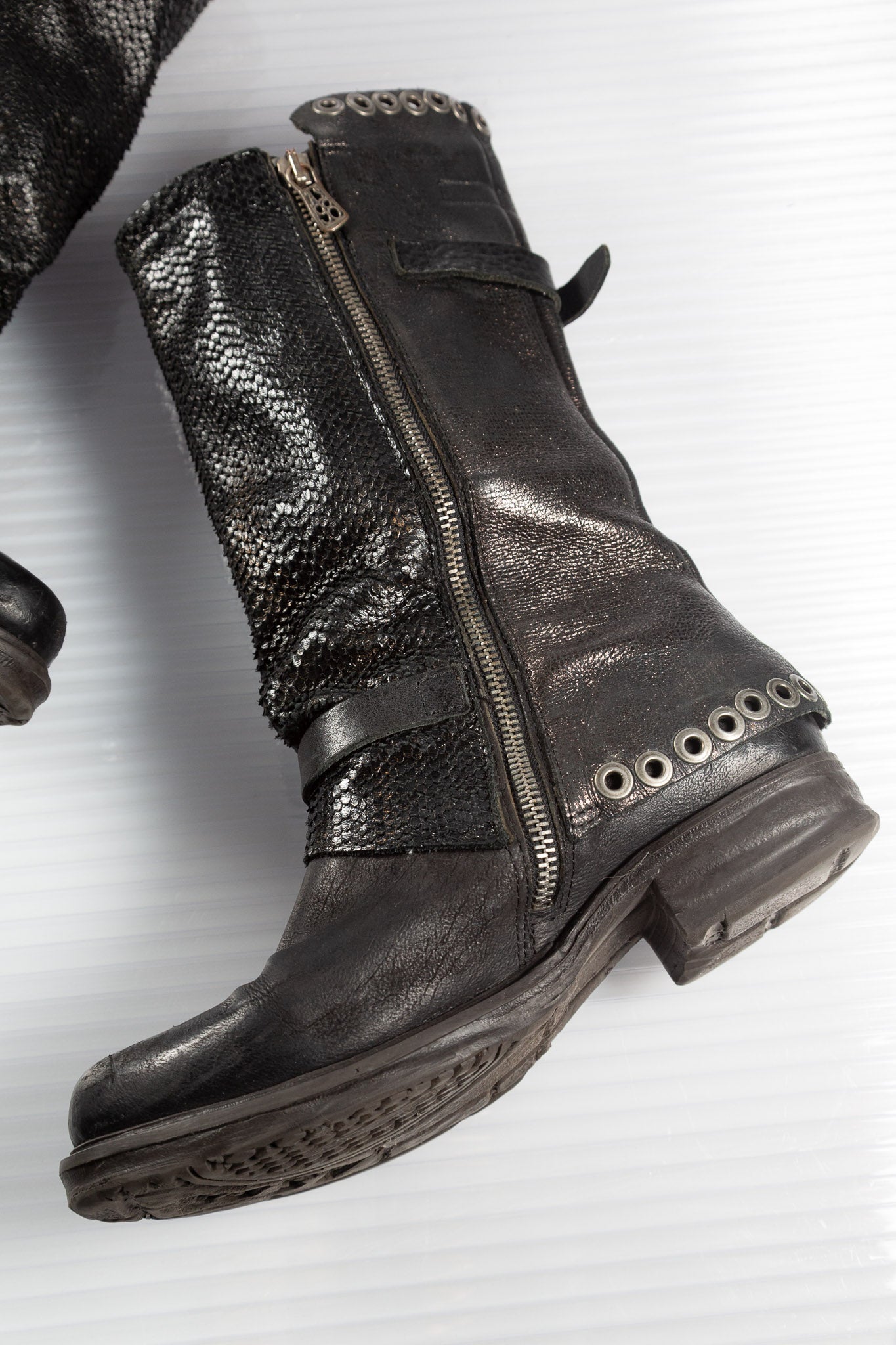 METAL BUCKLED BLACK HIGH BOOTS