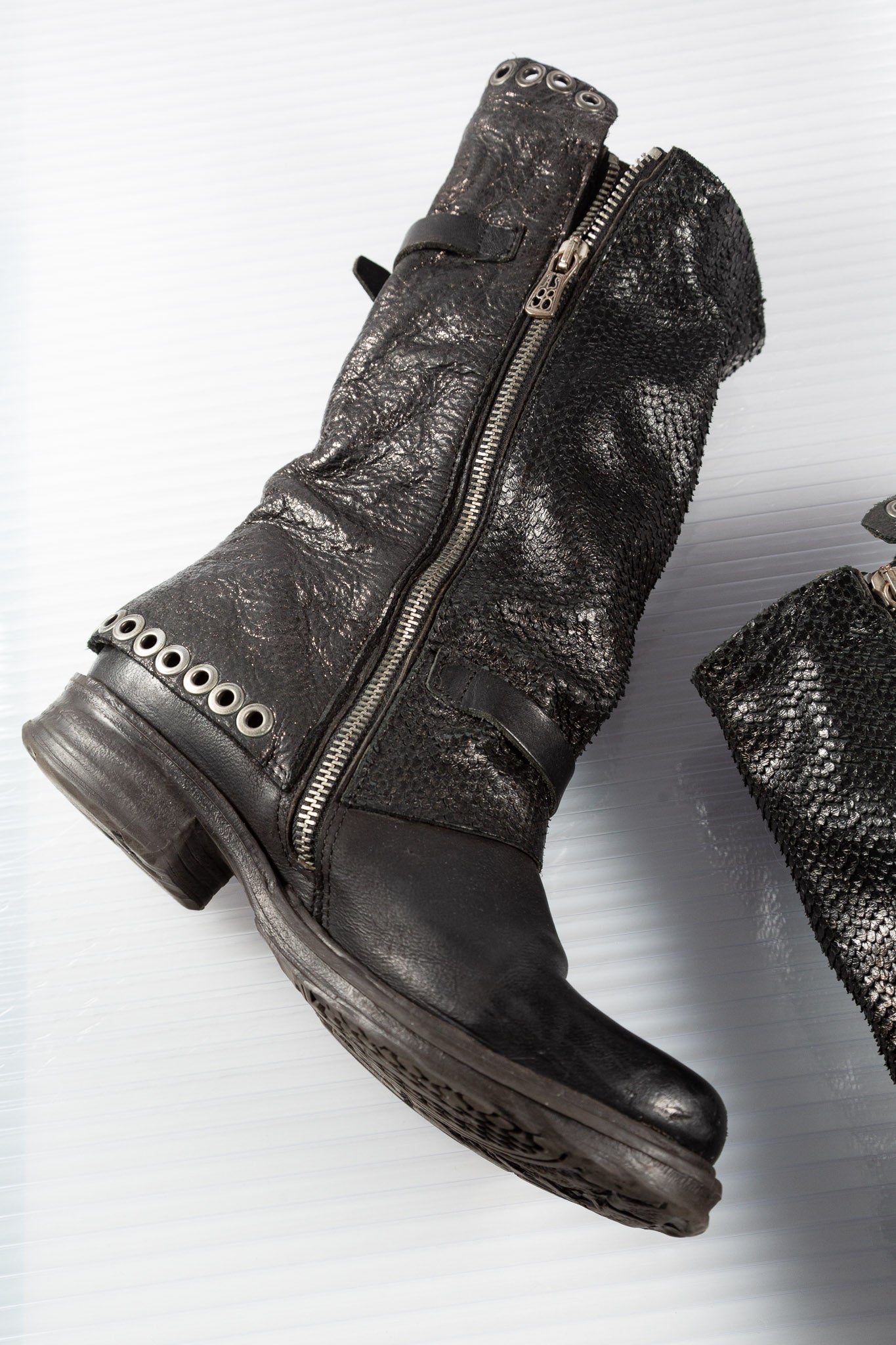 METAL BUCKLED BLACK HIGH BOOTS
