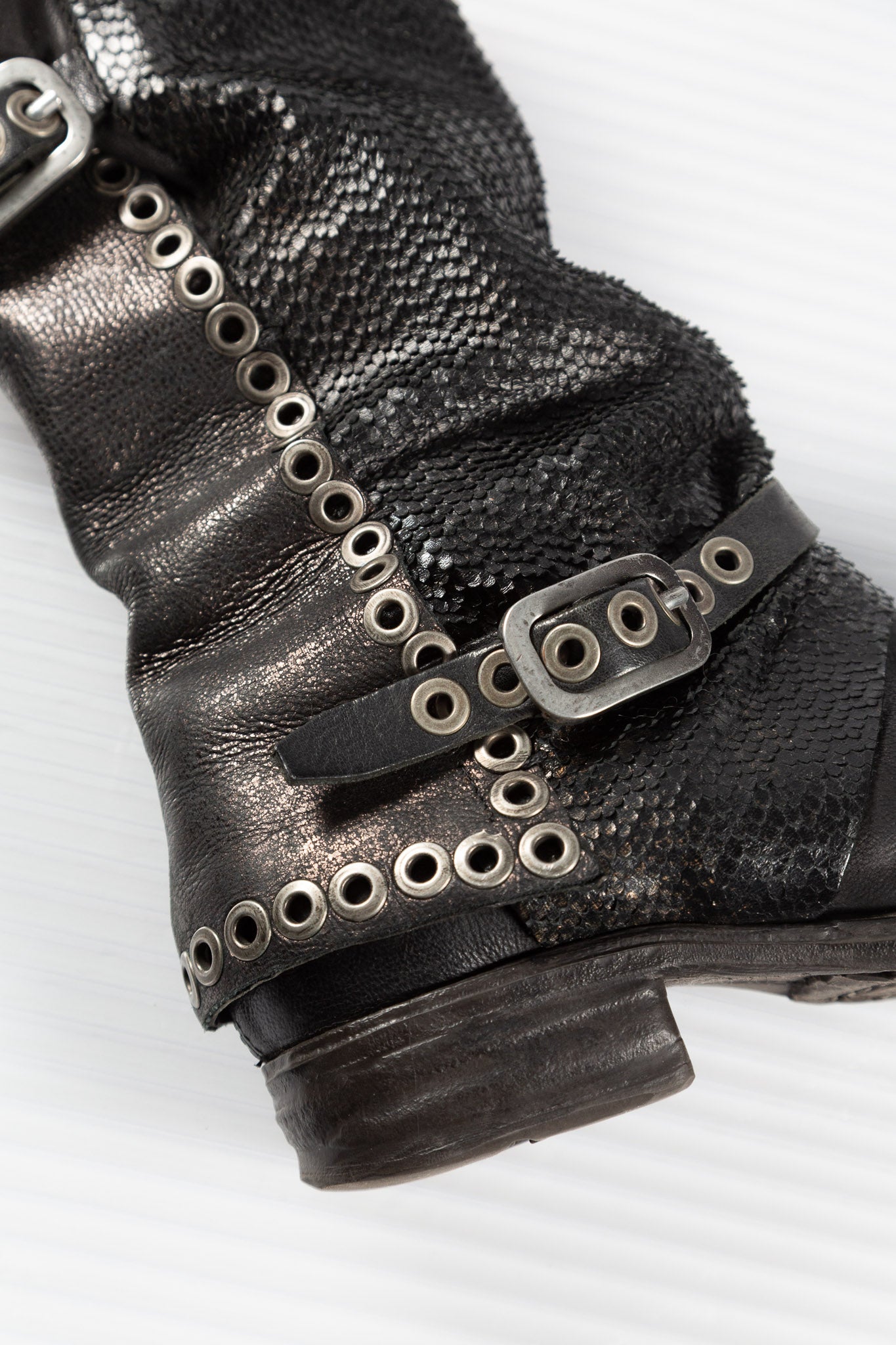 METAL BUCKLED BLACK HIGH BOOTS