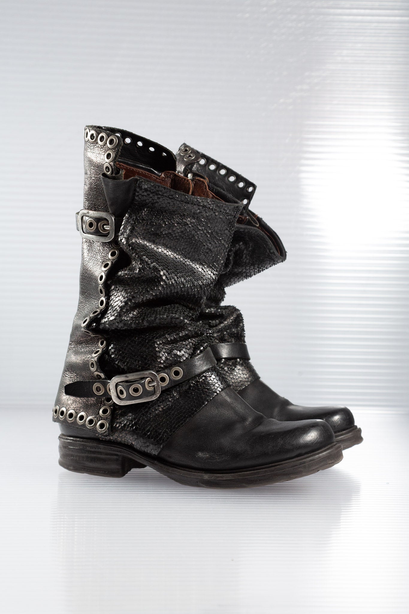 METAL BUCKLED BLACK HIGH BOOTS