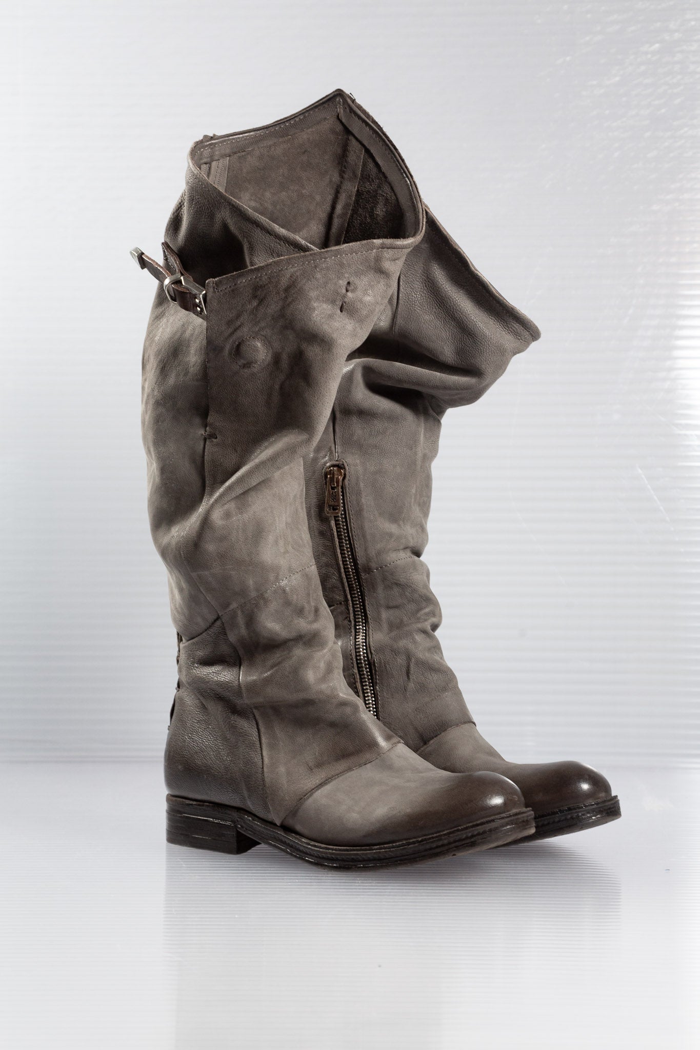 GREY SLOUCHY KNEE-HIGH BOOTS