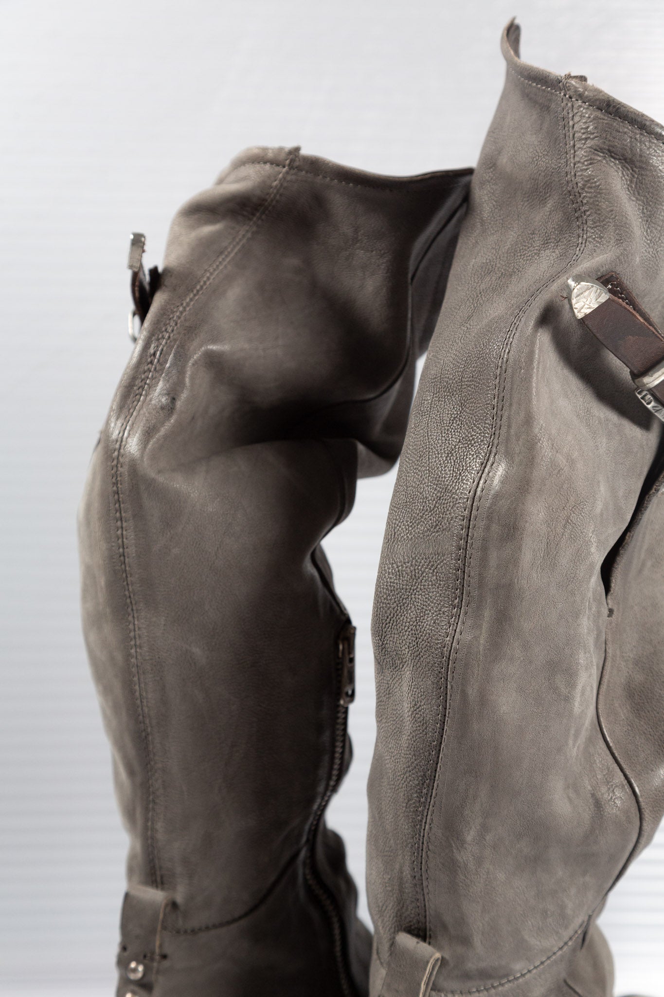 GREY SLOUCHY KNEE-HIGH BOOTS