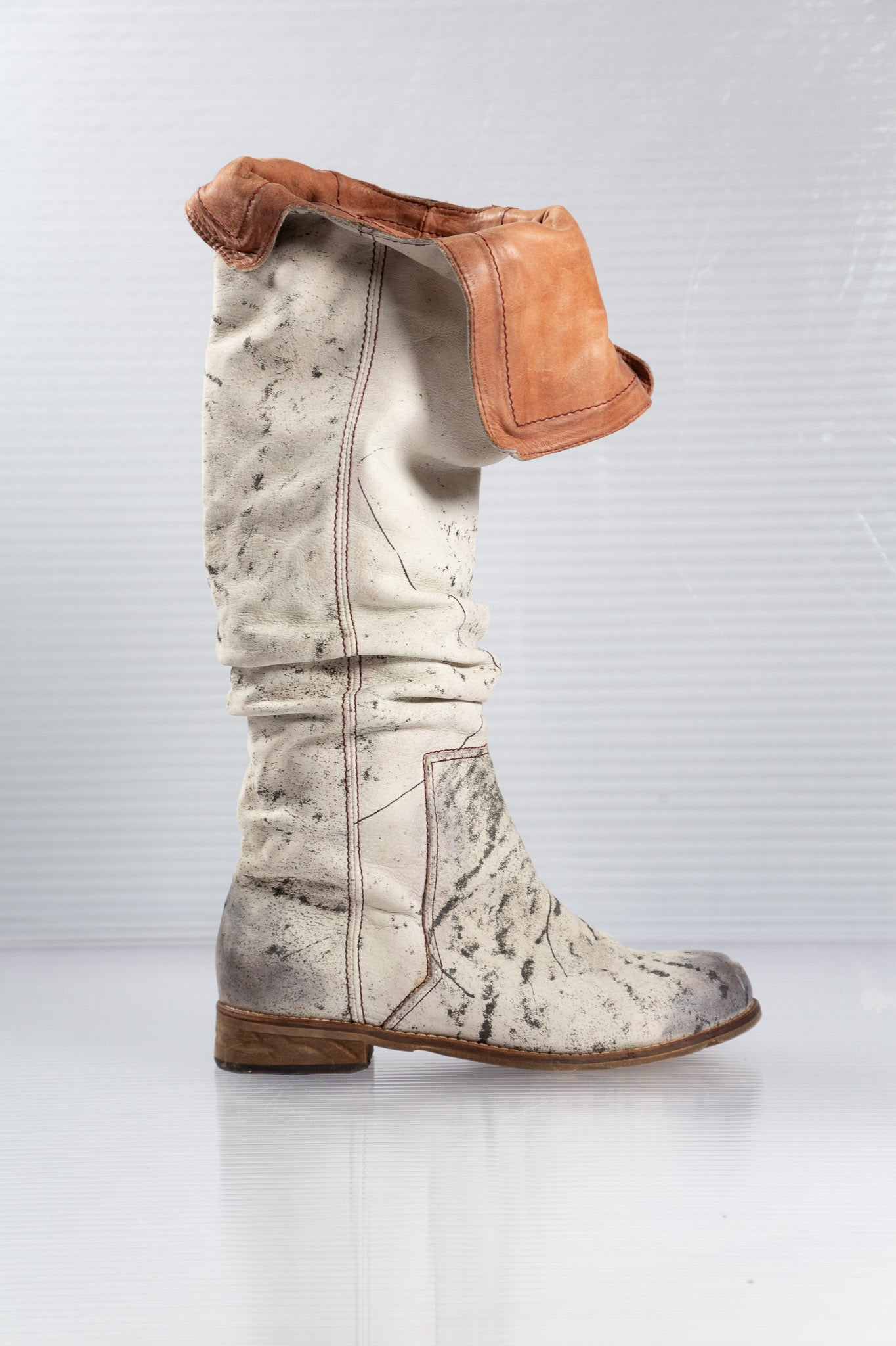 WASHED WHITE KNEE-HIGH BOOTS