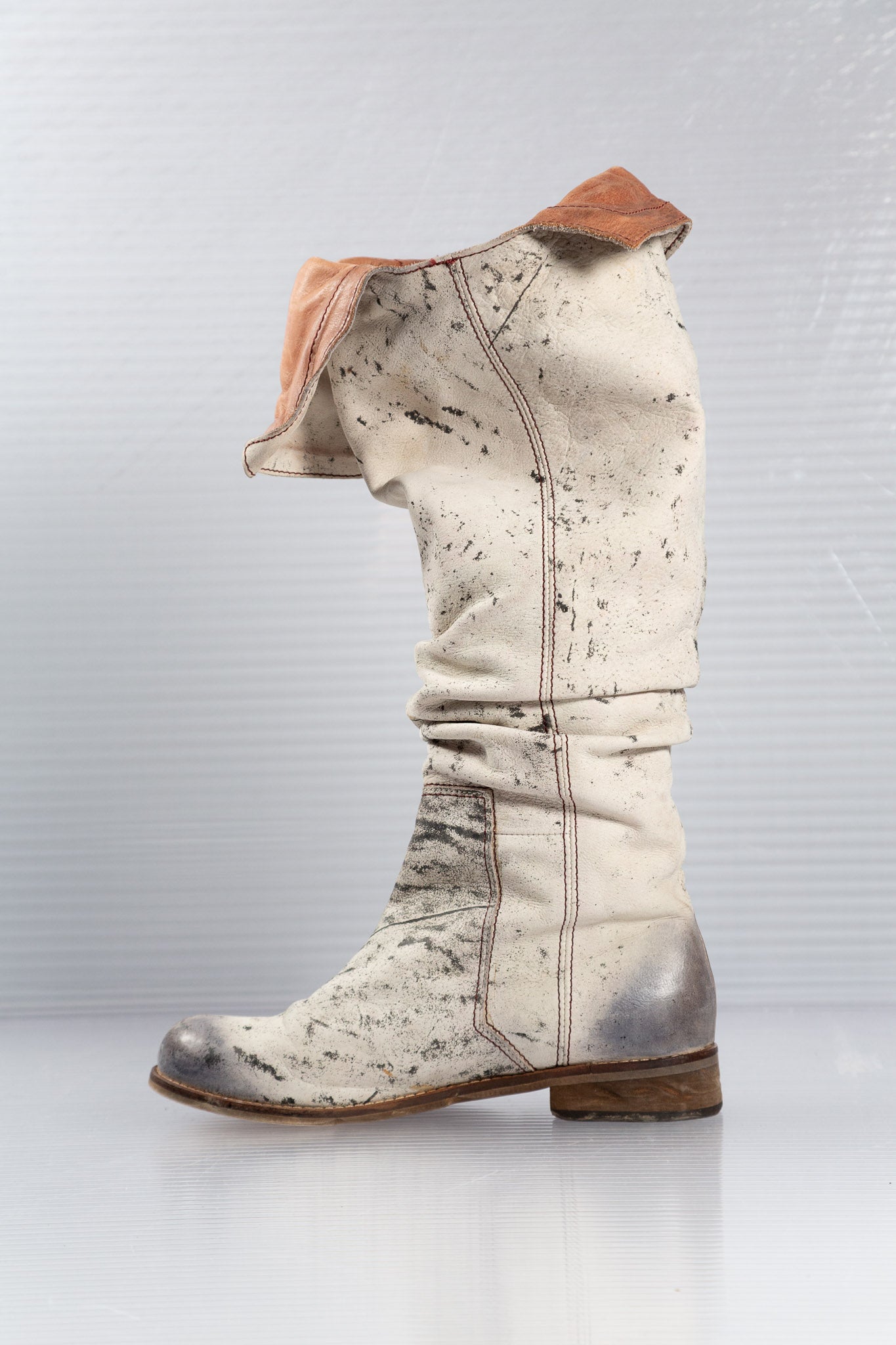 WASHED WHITE KNEE-HIGH BOOTS