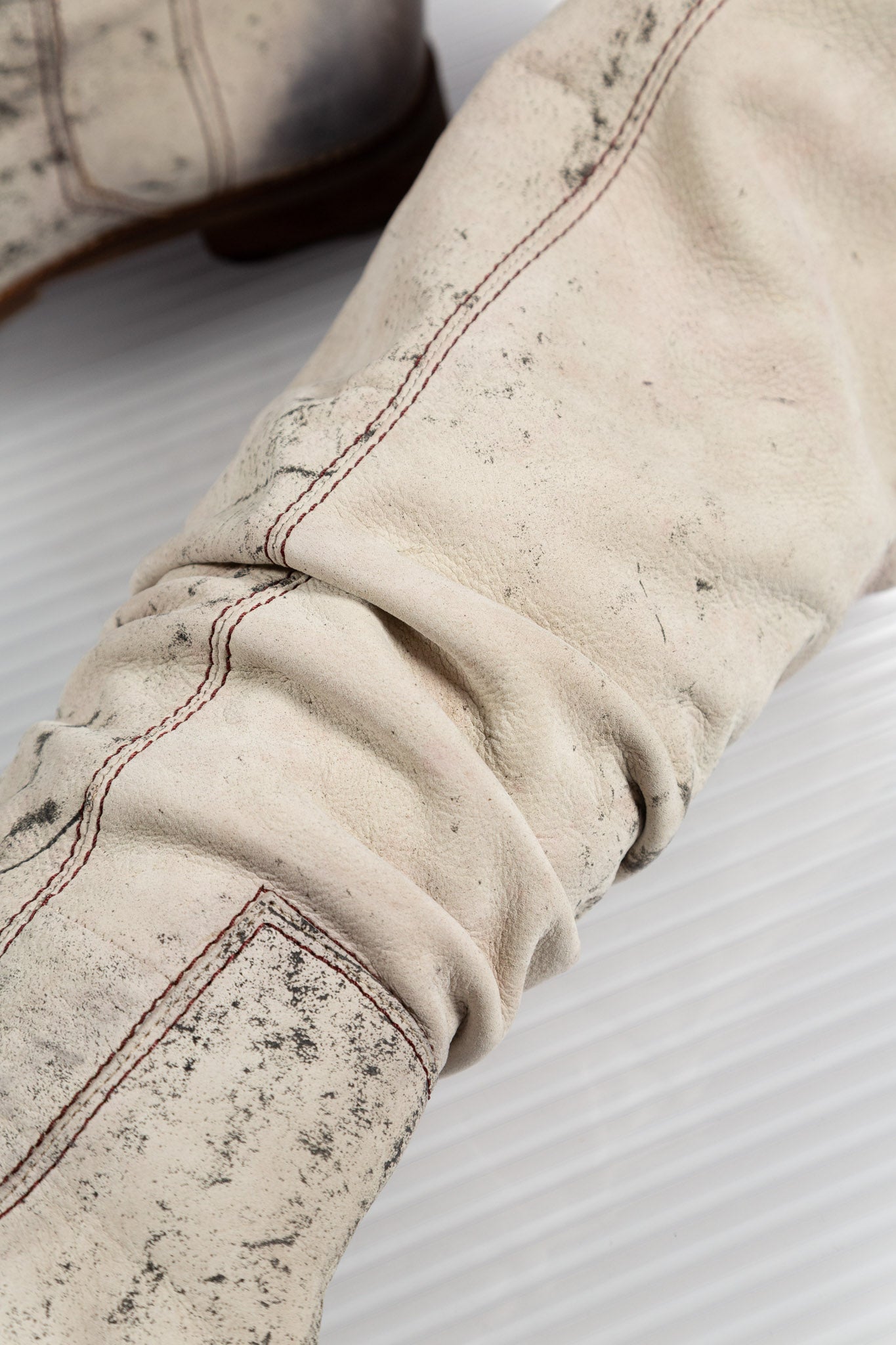 WASHED WHITE KNEE-HIGH BOOTS