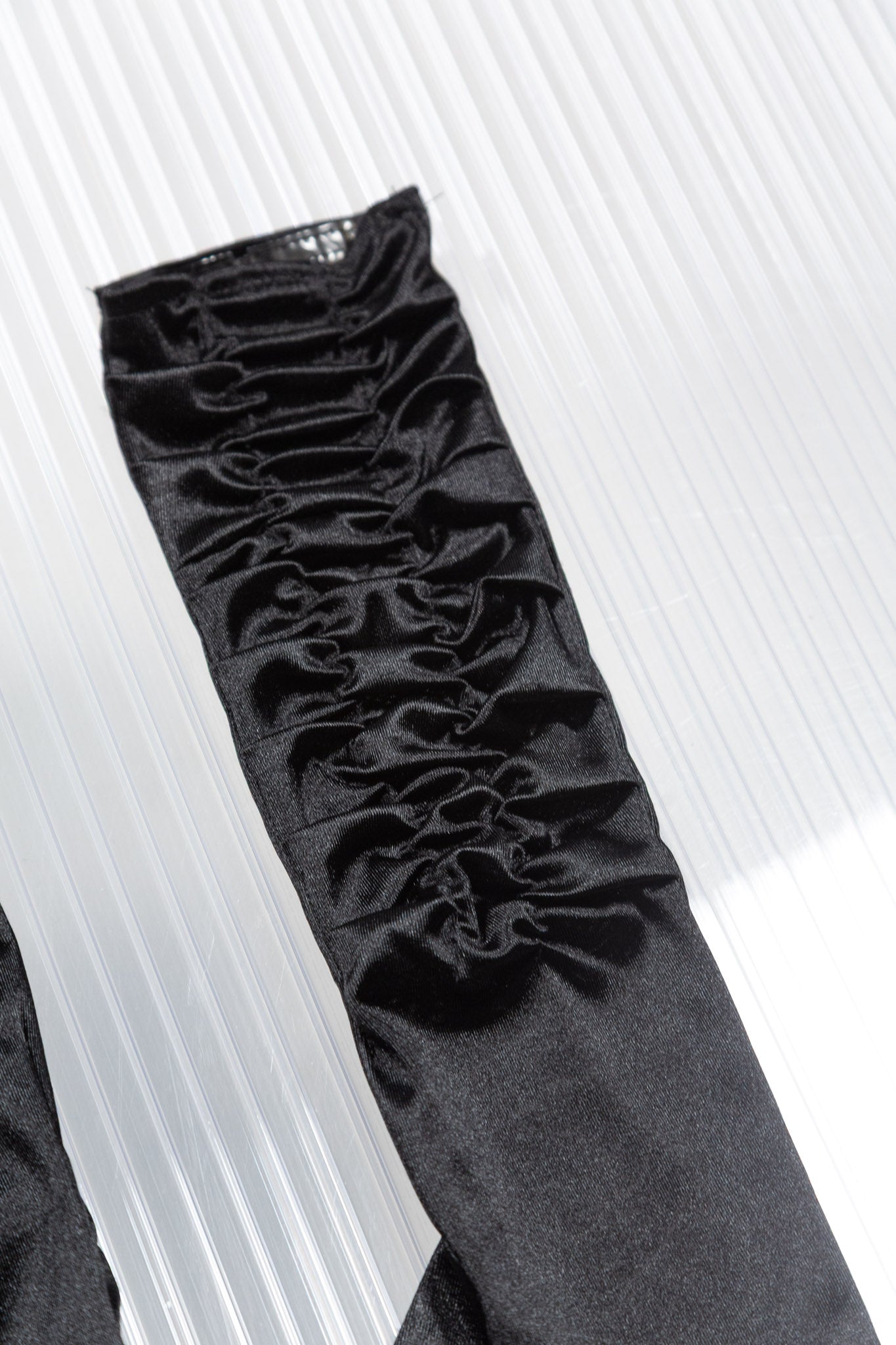 BLACK SATIN RUCHED GLOVES