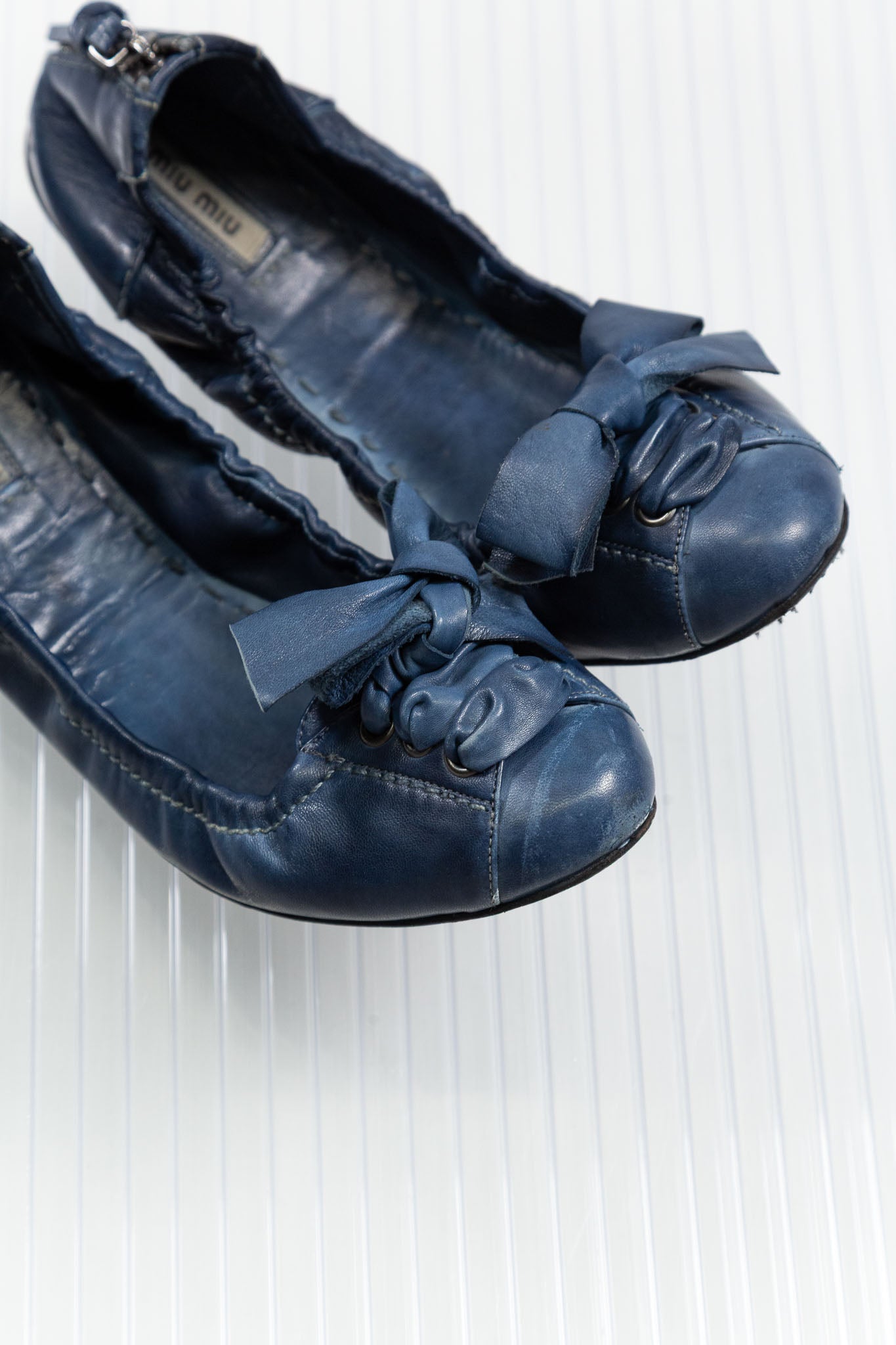 MIU MIU NAVY LEATHER BOW BALLET FLATS