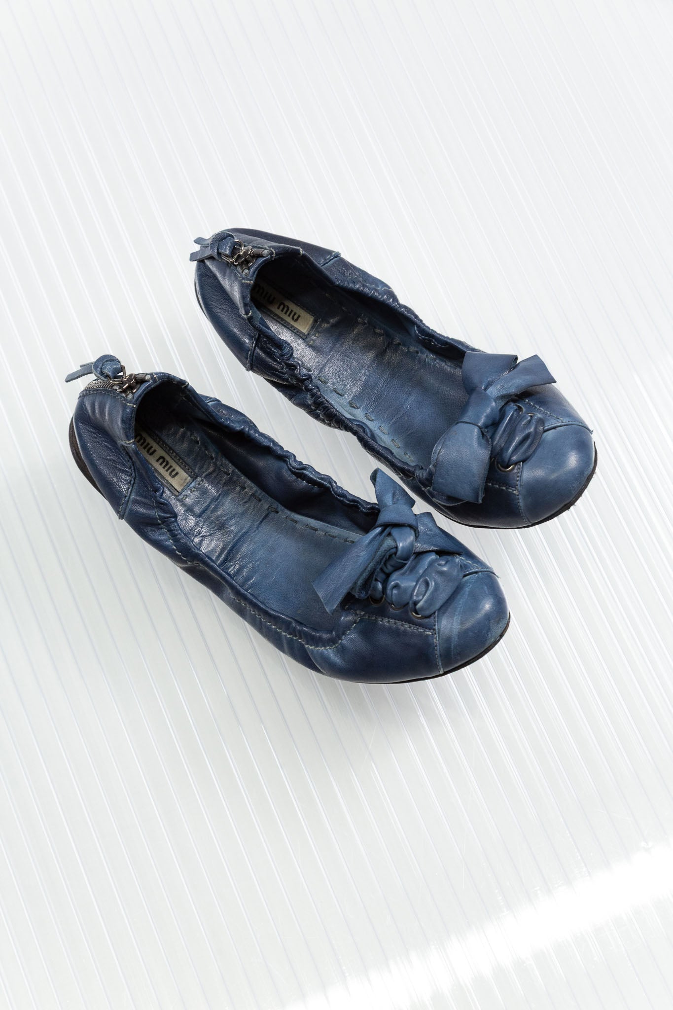 MIU MIU NAVY LEATHER BOW BALLET FLATS