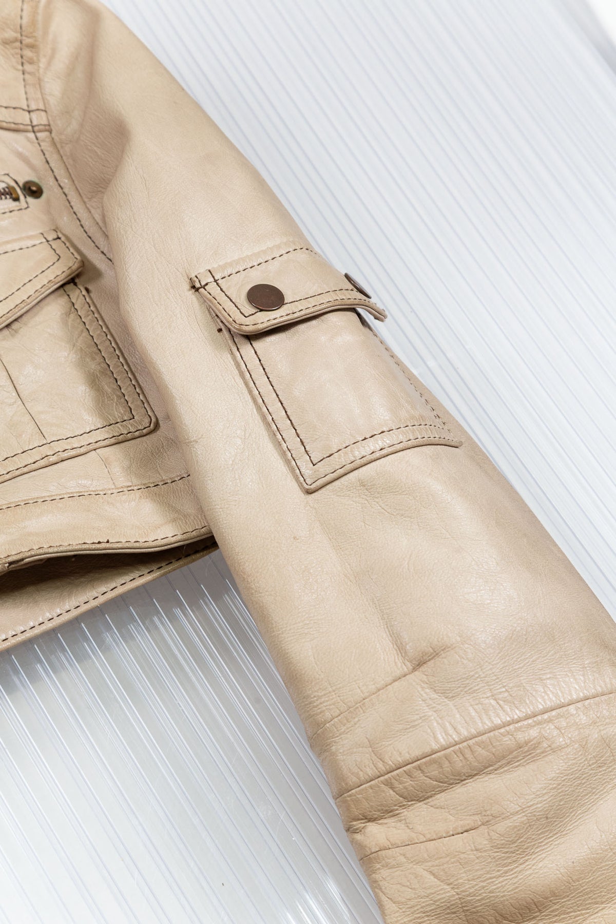 SAND LEATHER CROPPED UTILITY JACKET