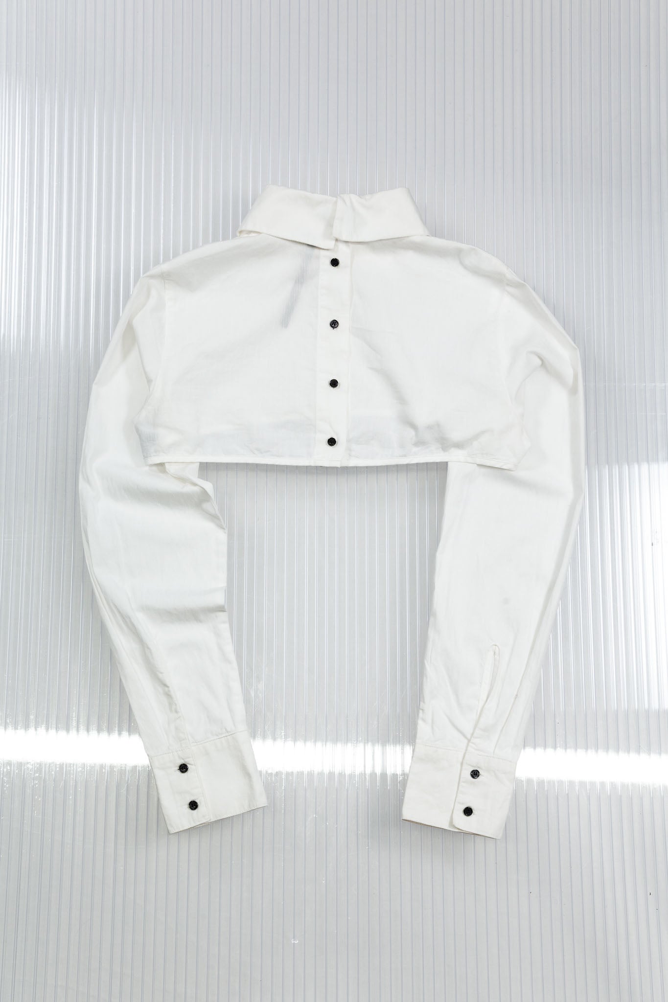 WHITE CROPPED BUTTON SHIRT