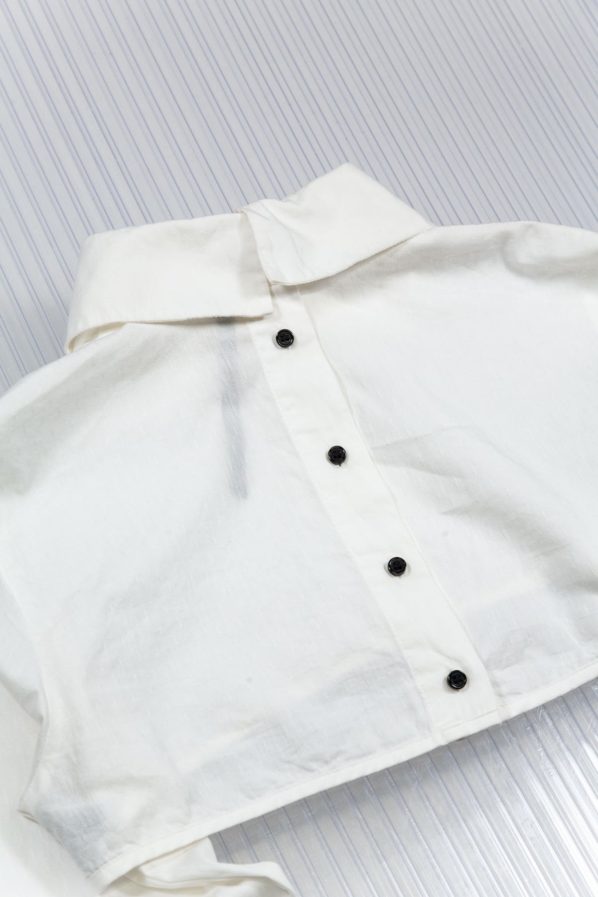 WHITE CROPPED BUTTON SHIRT