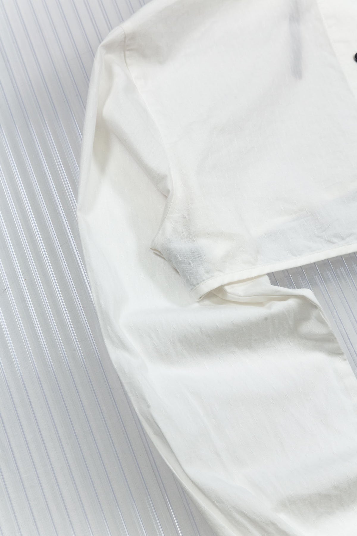 WHITE CROPPED BUTTON SHIRT