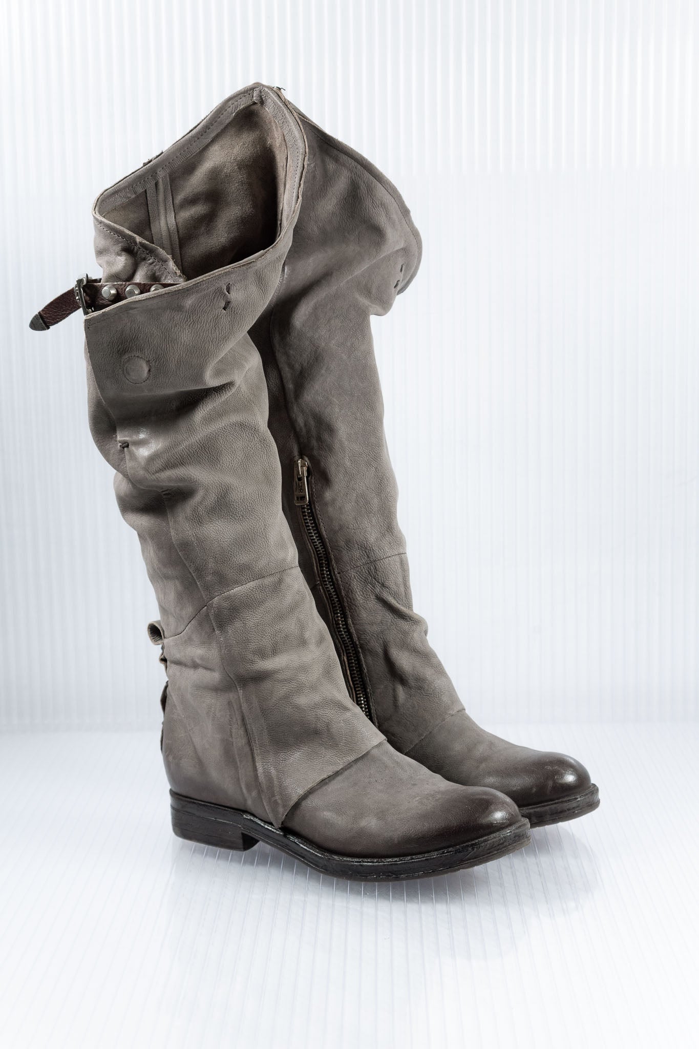 GREY GRADIENT SLOUCHY KNEE-HIGH BOOTS