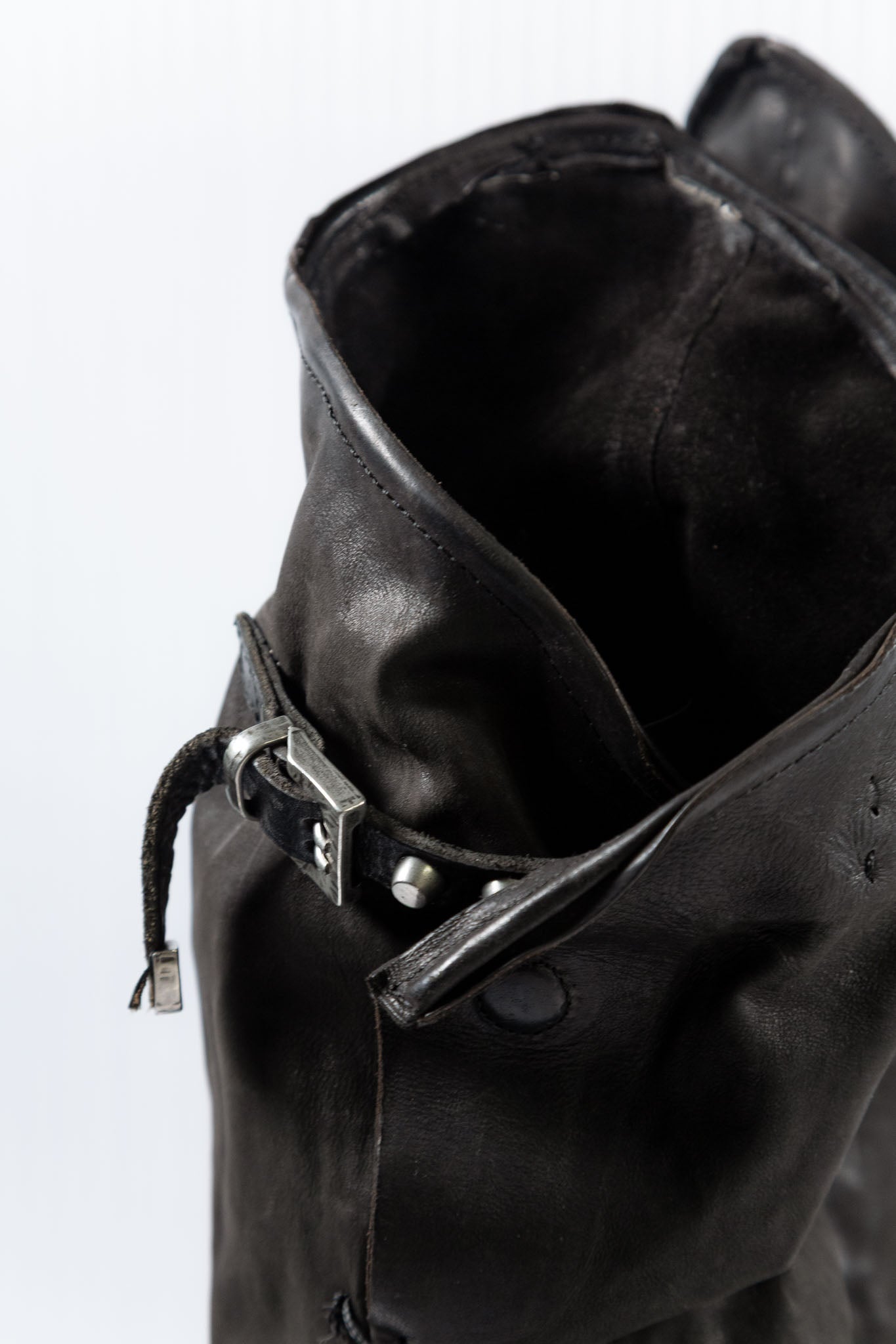 BLACK SLOUCHY LEATHER KNEE-HIGH BOOTS