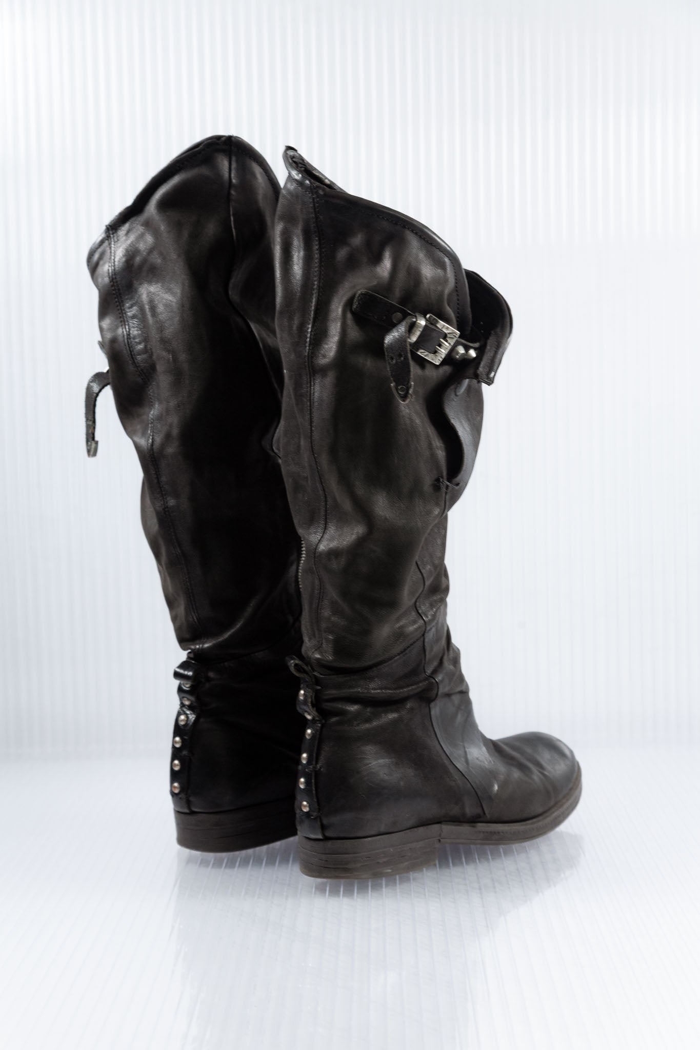 BLACK SLOUCHY LEATHER KNEE-HIGH BOOTS