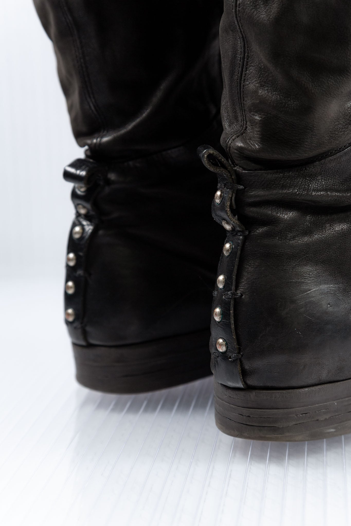 BLACK SLOUCHY LEATHER KNEE-HIGH BOOTS