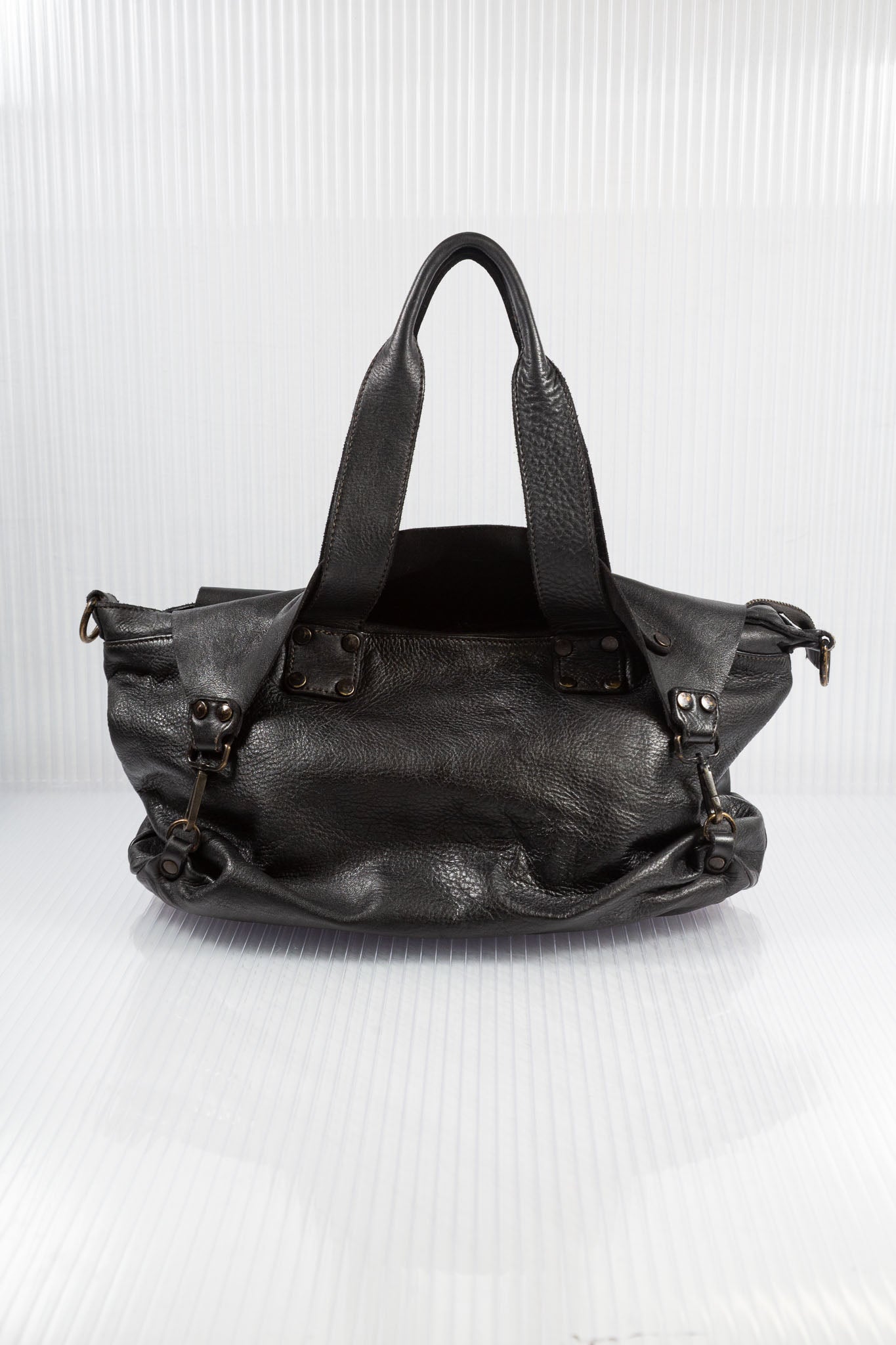 BLACK SLOUCHY BUCKLED LEATHER BAG