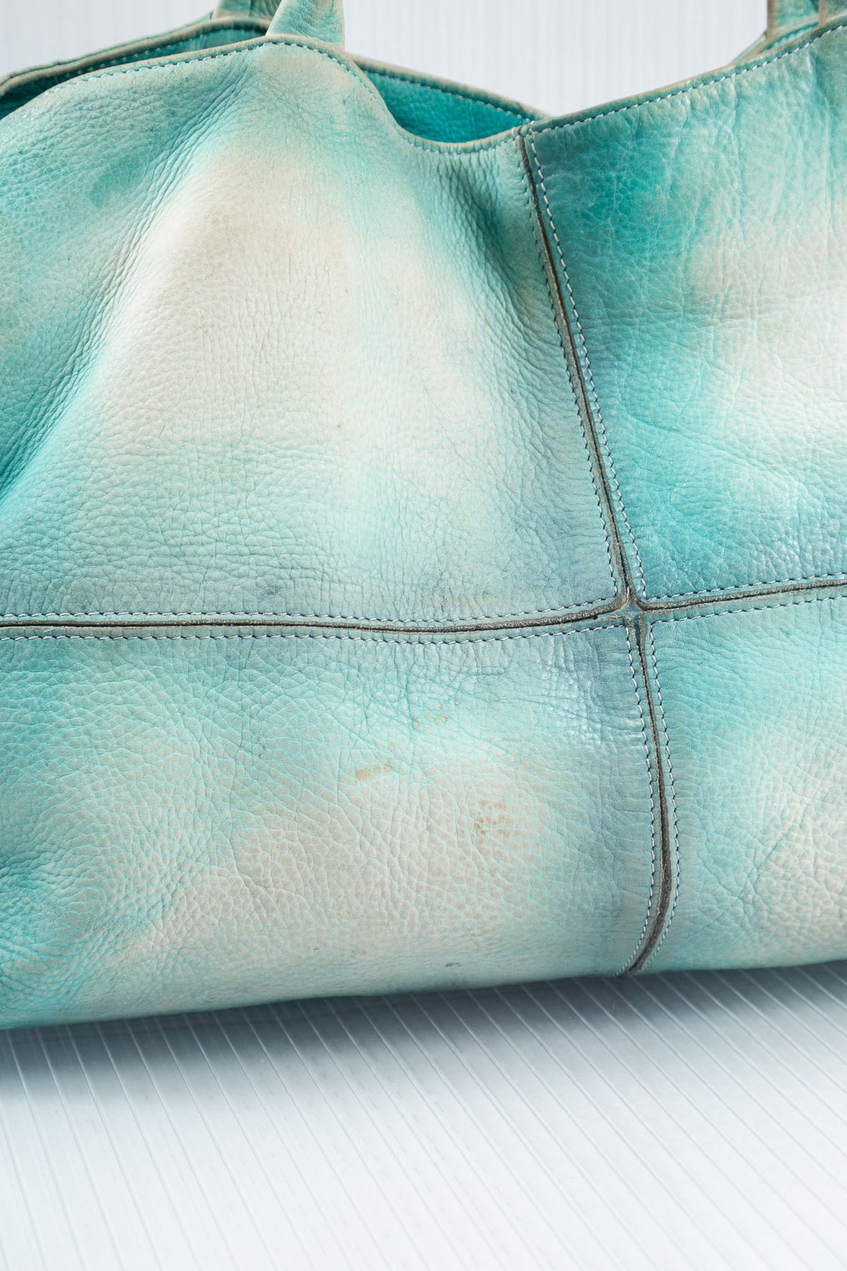 WASHED GRADIENT BLUE LEATHER TOTE BAG