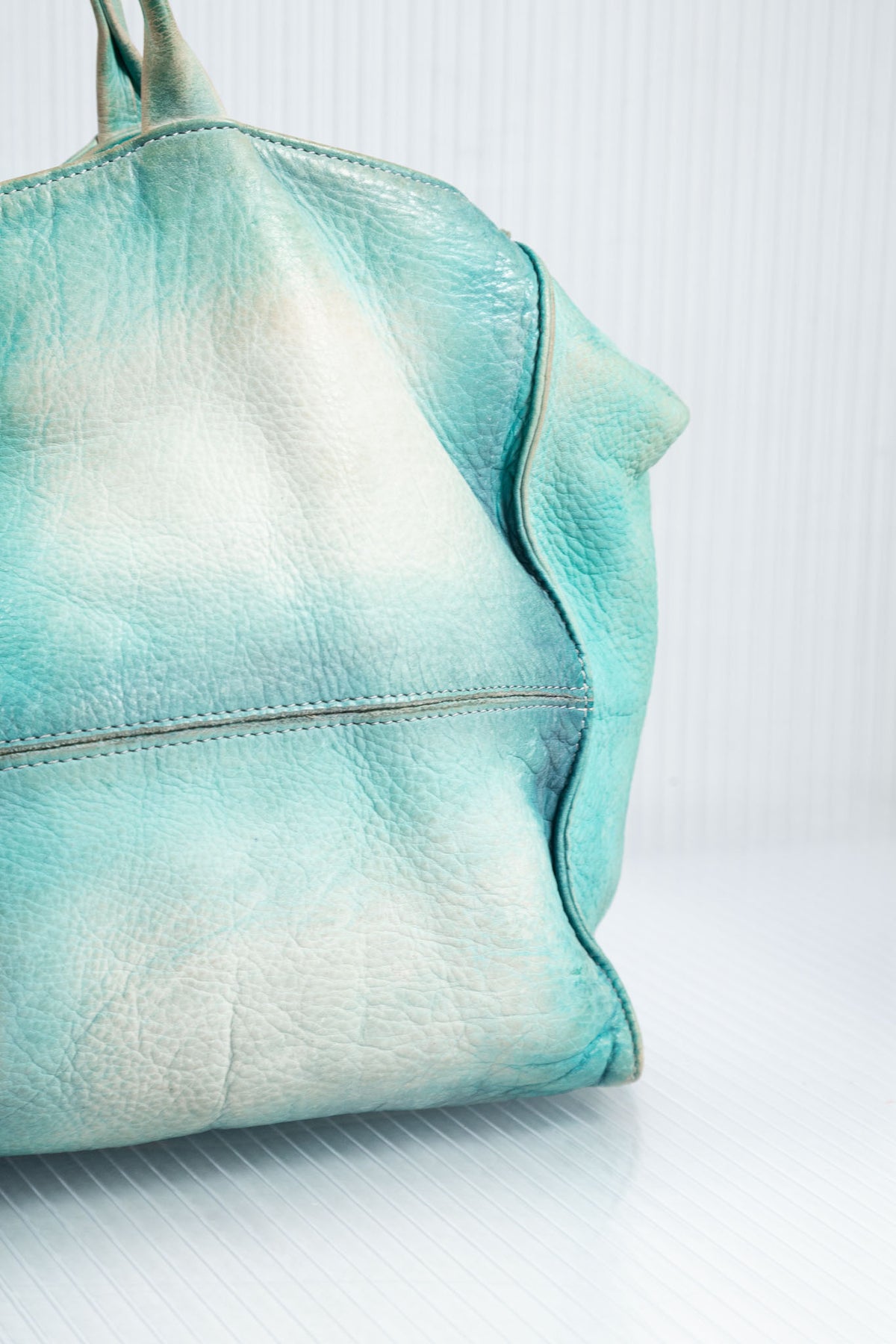 WASHED GRADIENT BLUE LEATHER TOTE BAG