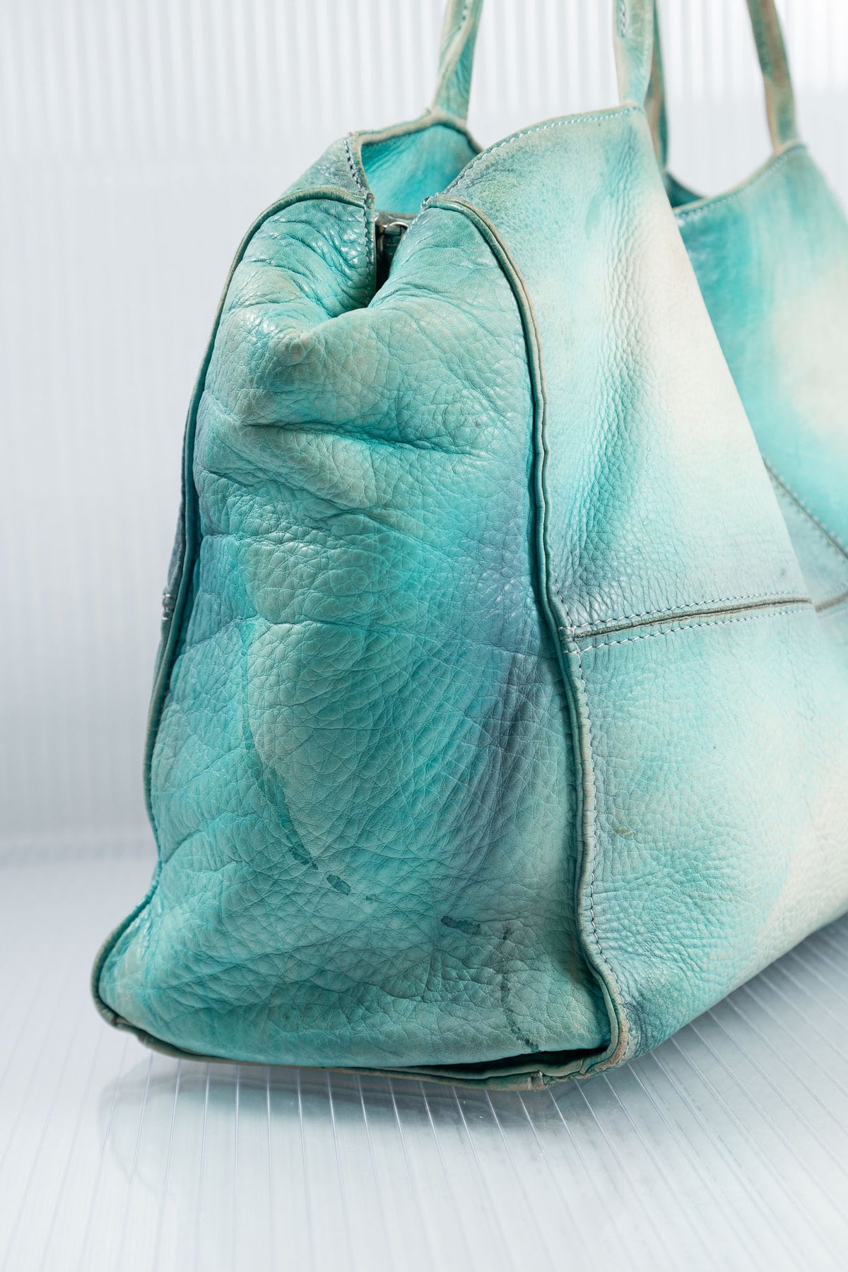 WASHED GRADIENT BLUE LEATHER TOTE BAG