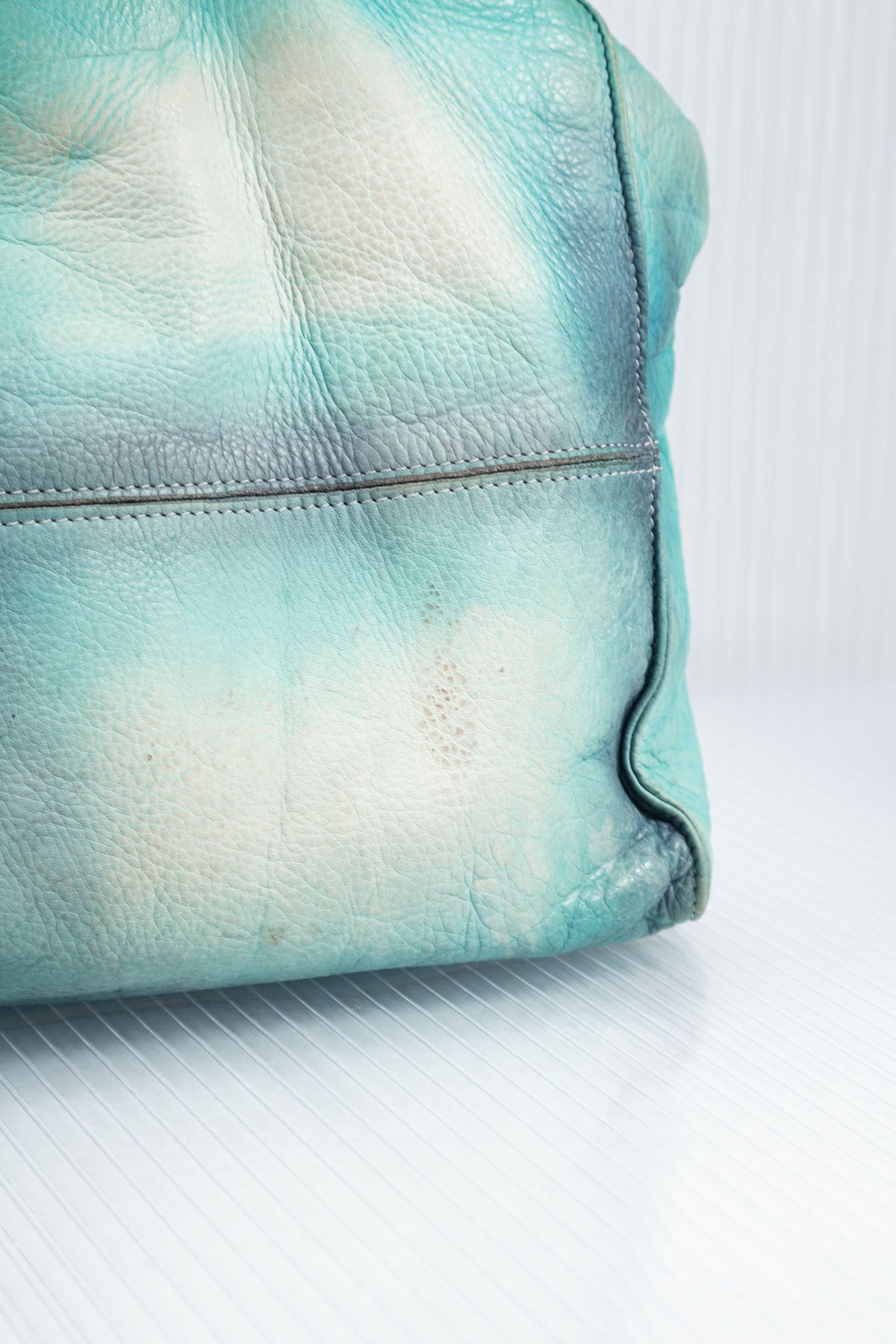 WASHED GRADIENT BLUE LEATHER TOTE BAG