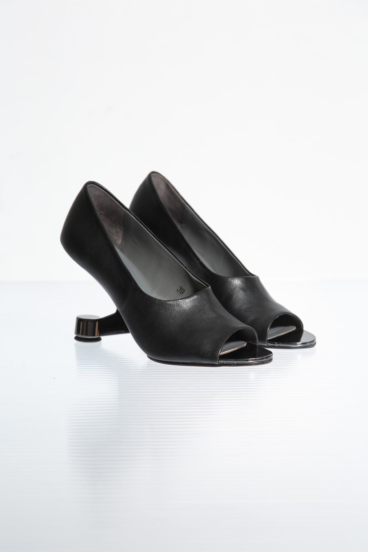 UNITED NUDE SCULPTURAL HEEL PUMPS