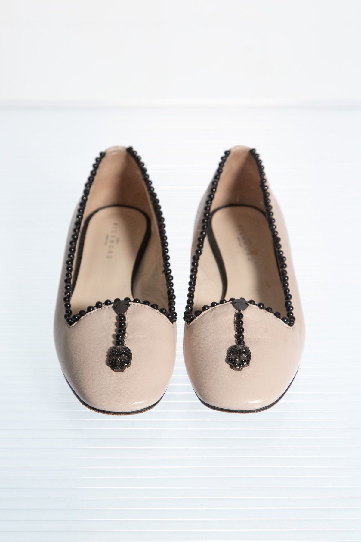 JOHN RICHMOND CREAM FLATS