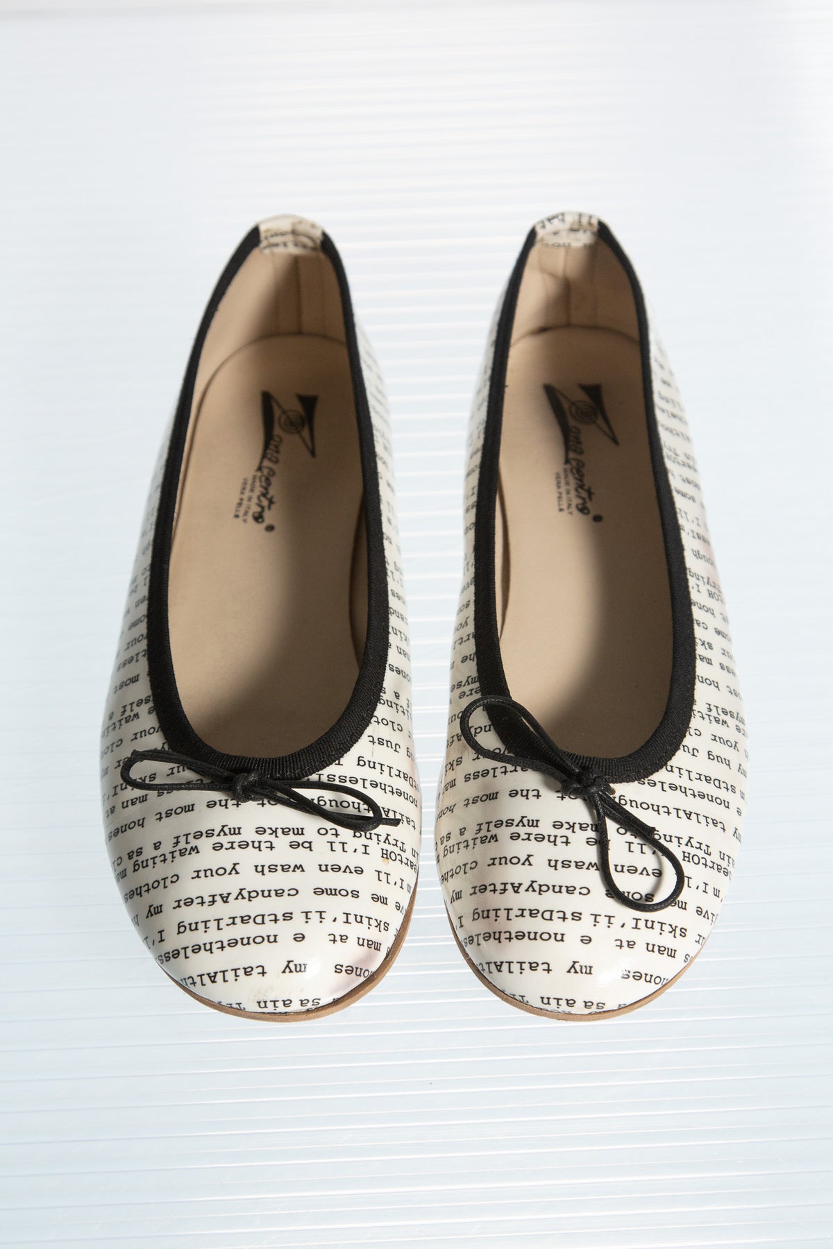 TEXT PRINT BALLET FLATS