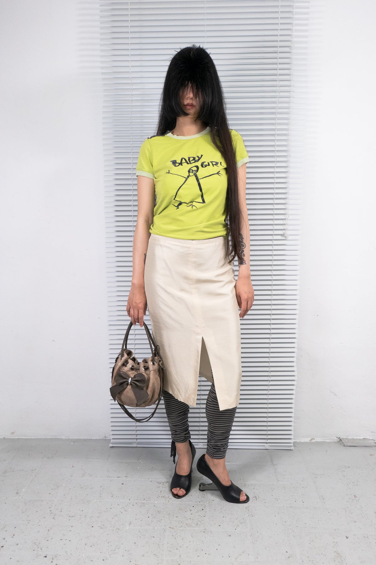 TAUPE LEATHER BOW BUCKET BAG
