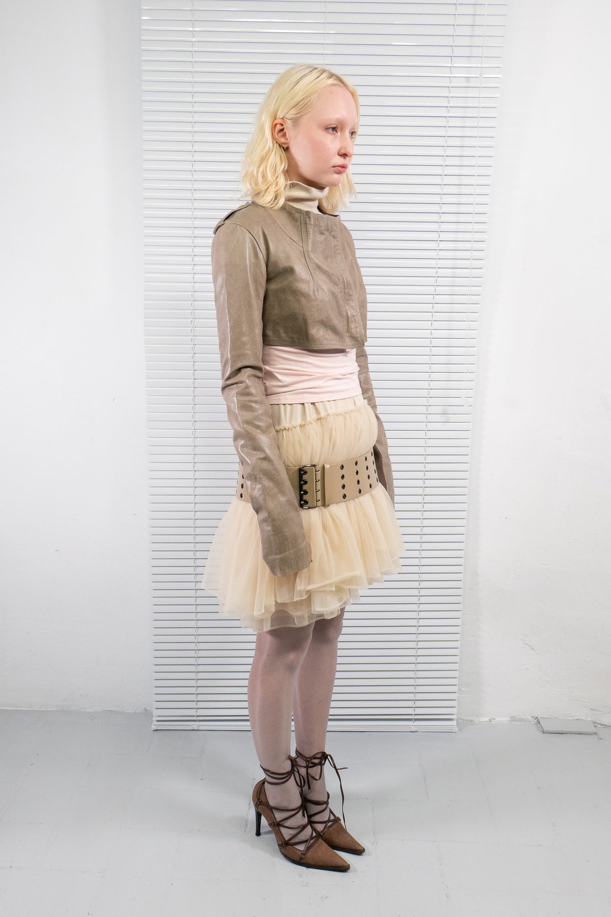 LIGHT BROWN CROPPED LEATHER JACKET