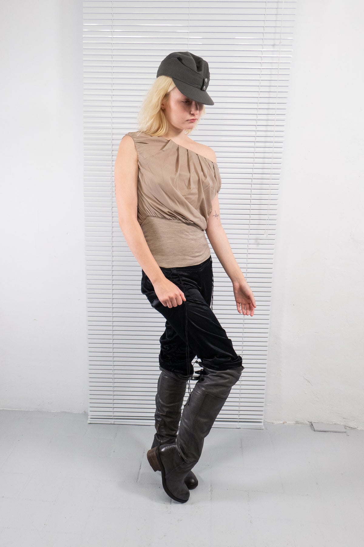 NUDE DRAPED BALLOON TOP