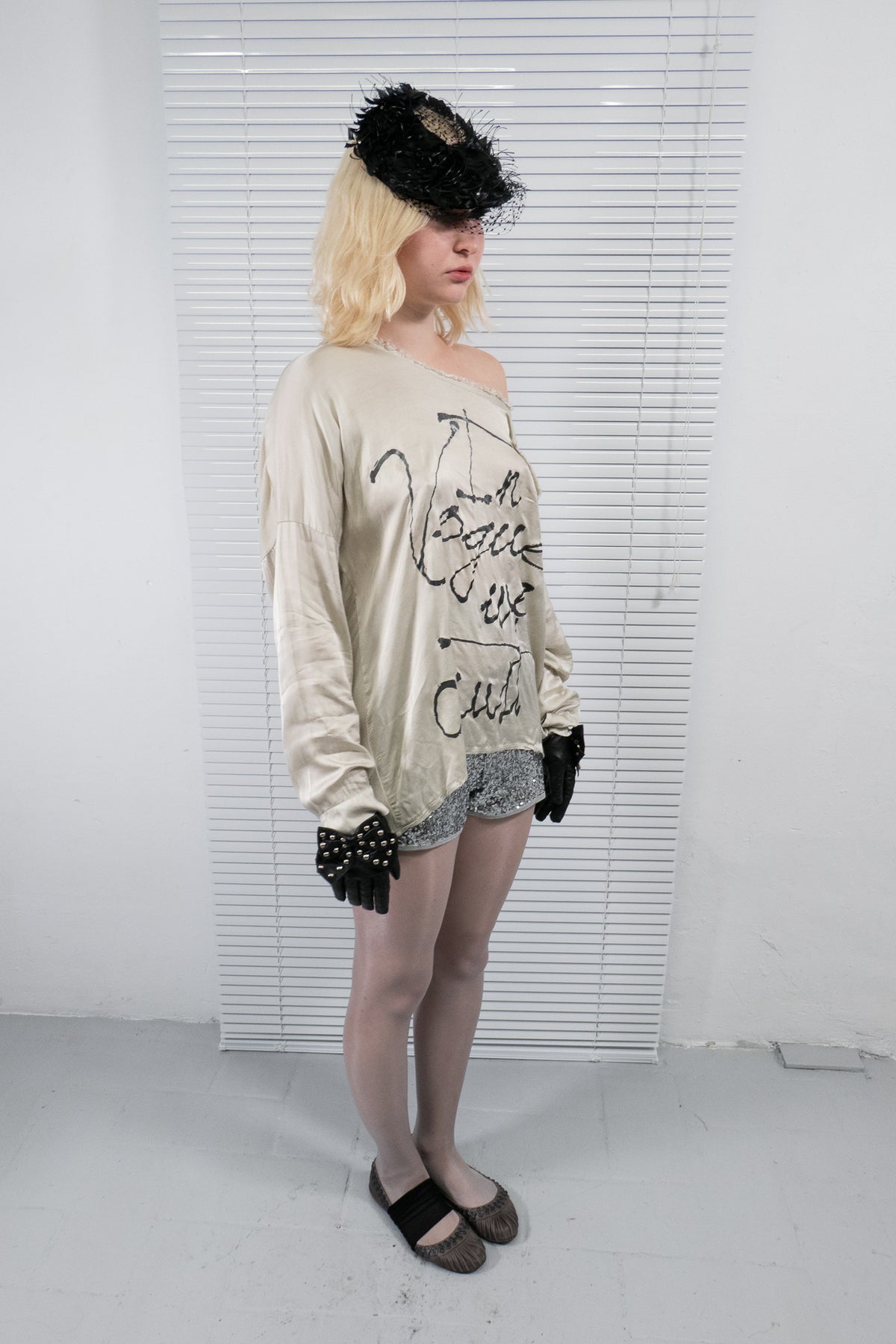 'IN VOGUE WE TRUST' IVORY OVERSIZED TOP