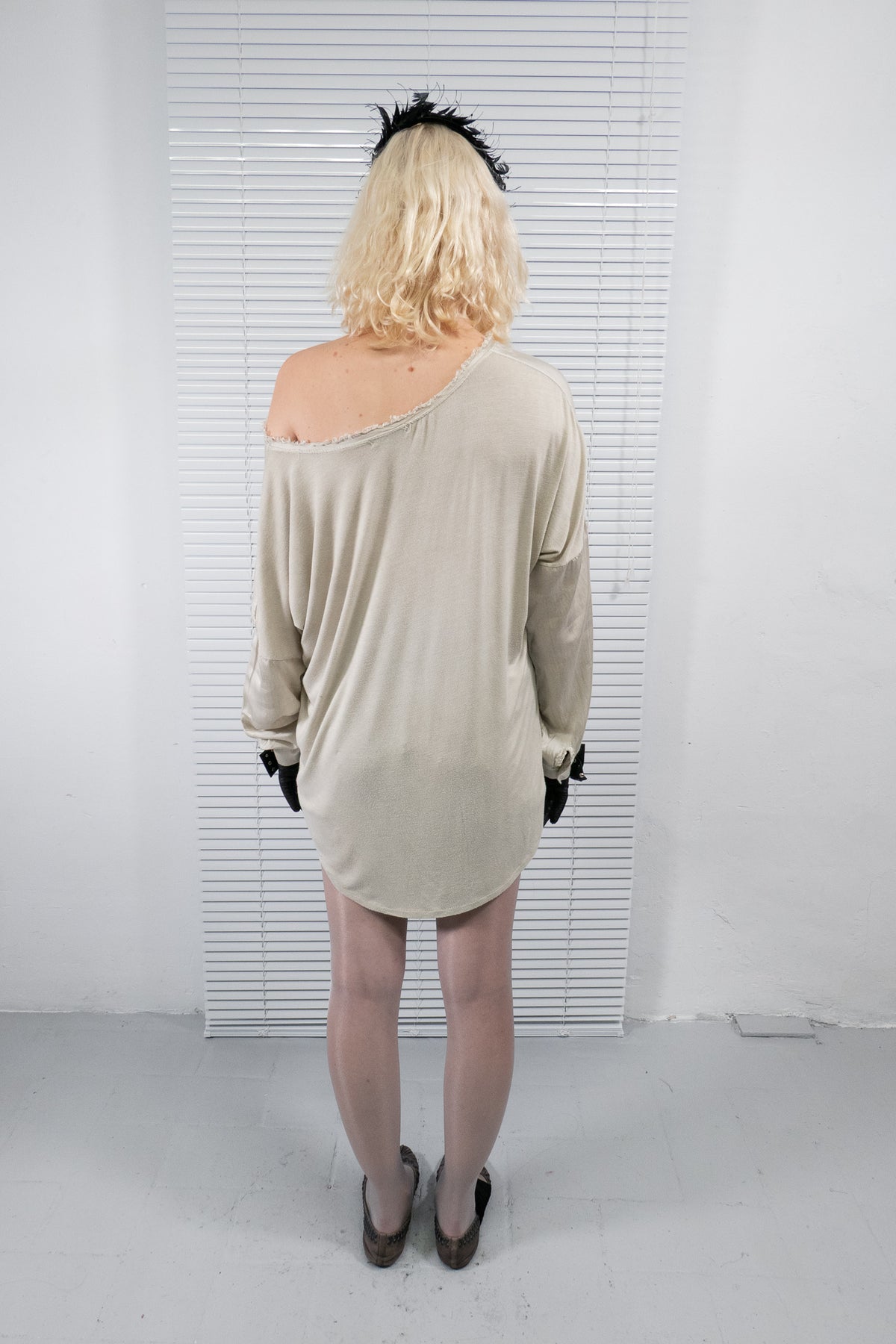 'IN VOGUE WE TRUST' IVORY OVERSIZED TOP